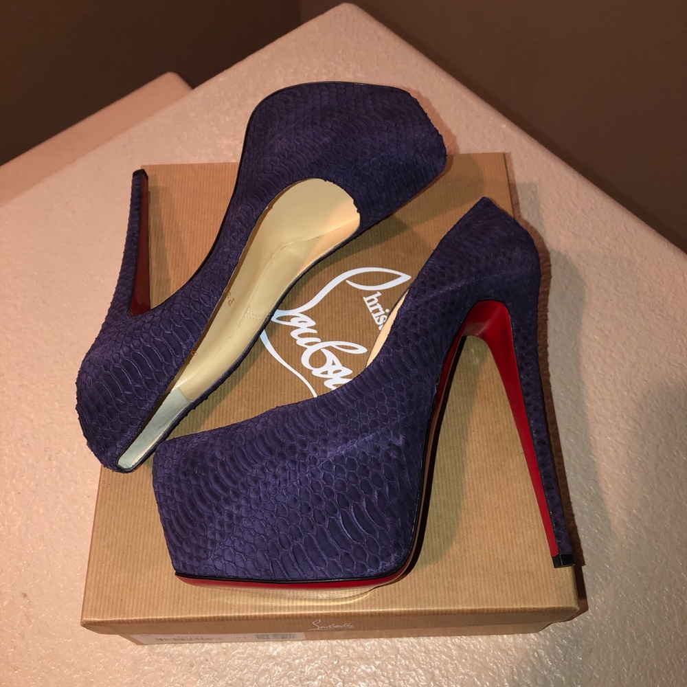 BNIB Christian Louboutin Snakeskin Platform Heel